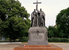 Памятник Кириллу и Мефодию в Москве.